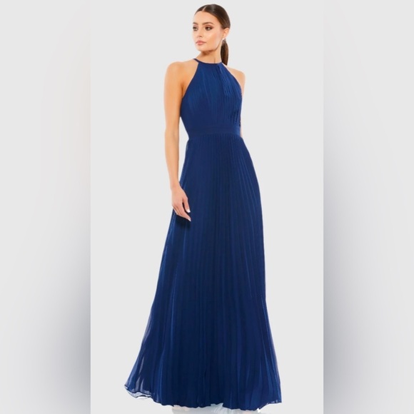IEENA FOR MAC DUGGAL 12496 NWT 
Pleated Halter Neck Flowy Gown - Picture 1 of 5